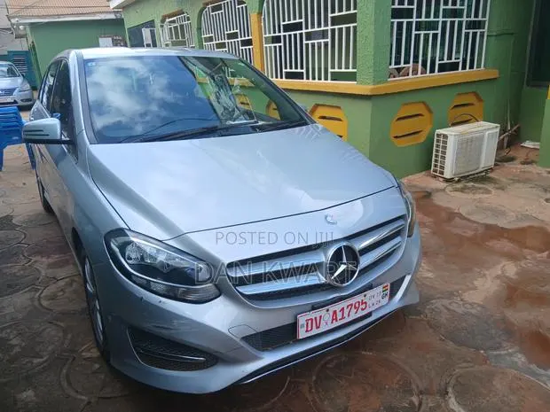 Mercedes-Benz B-Class 2015 Silver · Photo 1