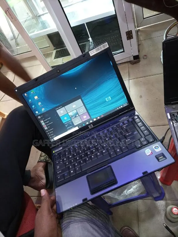 New Laptop HP Compaq 500 4GB Intel Core 2 Duo HDD 250GB · Photo 1