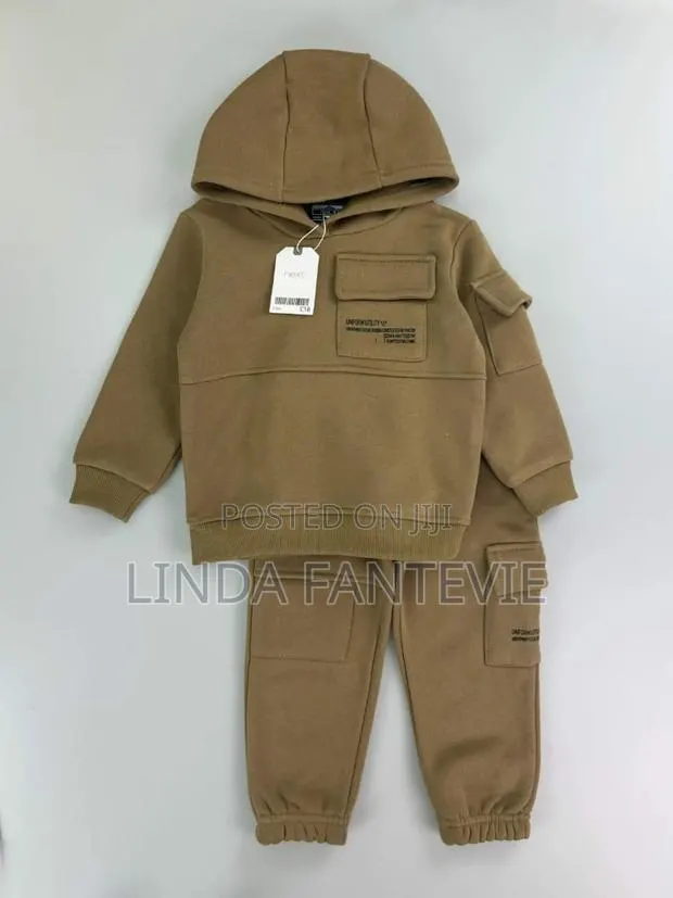 Pullover and Trousers · Photo 1