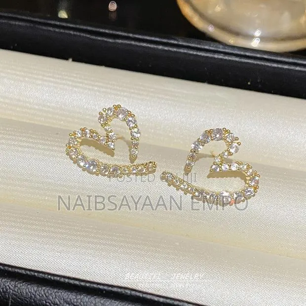 Niche Love Stud Design Ear Jewelry · Photo 1