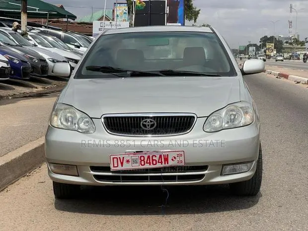 Toyota Corolla LE 4dr Sedan (1.8L 4cyl 4A) 2012 Silver · Photo 1