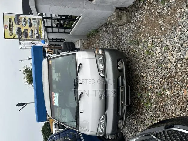 Hyundai H-100 2004 Grey · Photo 1