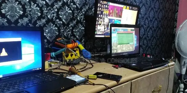 Laptop Desktop Computer Technician · Photo 1