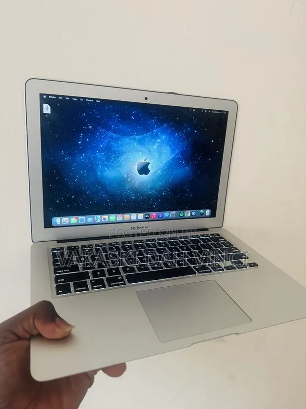 Laptop Apple MacBook Air 2017 8GB Intel Core i5 SSD 128GB · Photo 1