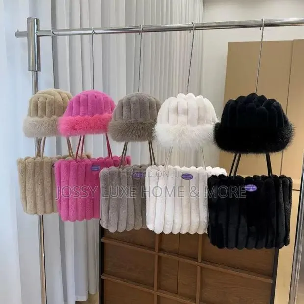 Stylish Ladies Fluffy Tote Bag +Hat · Photo 1
