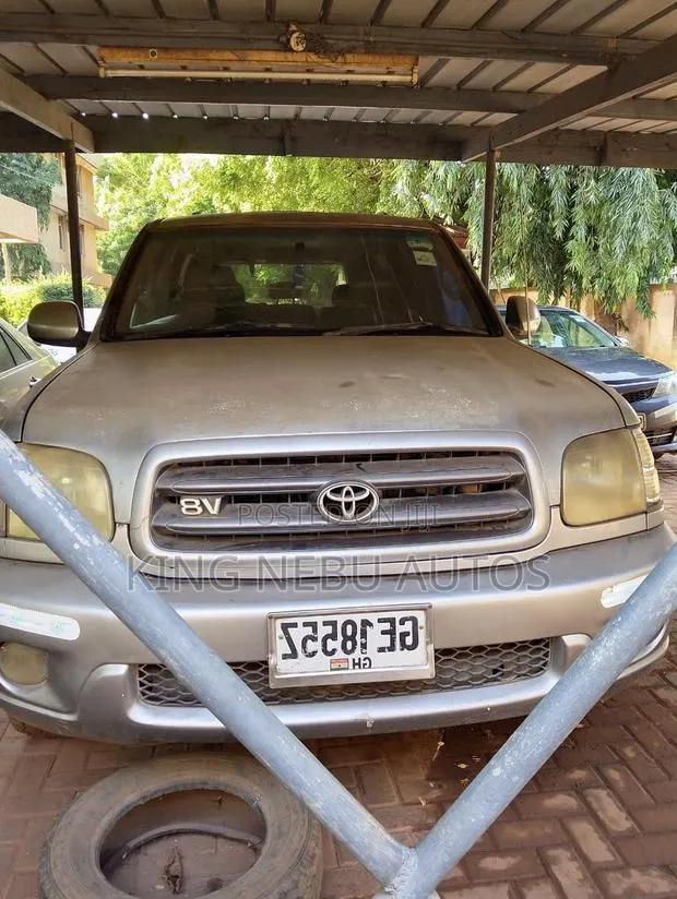Toyota Sequoia Limited 4dr SUV (4.7L 8cyl 4A) 2004 Silver · Photo 1