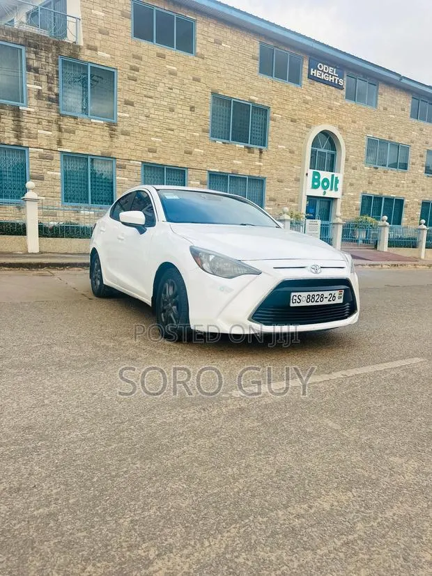 Toyota Yaris iA 1.5 FWD 2019 White · Photo 1