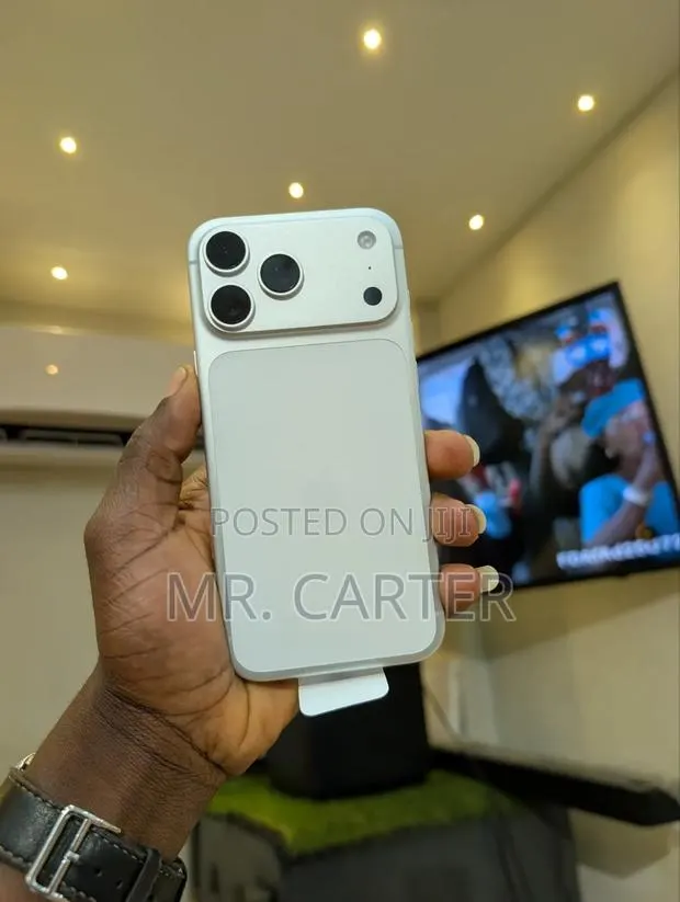 New Apple iPhone 17 Pro Max 512 GB White · Photo 1