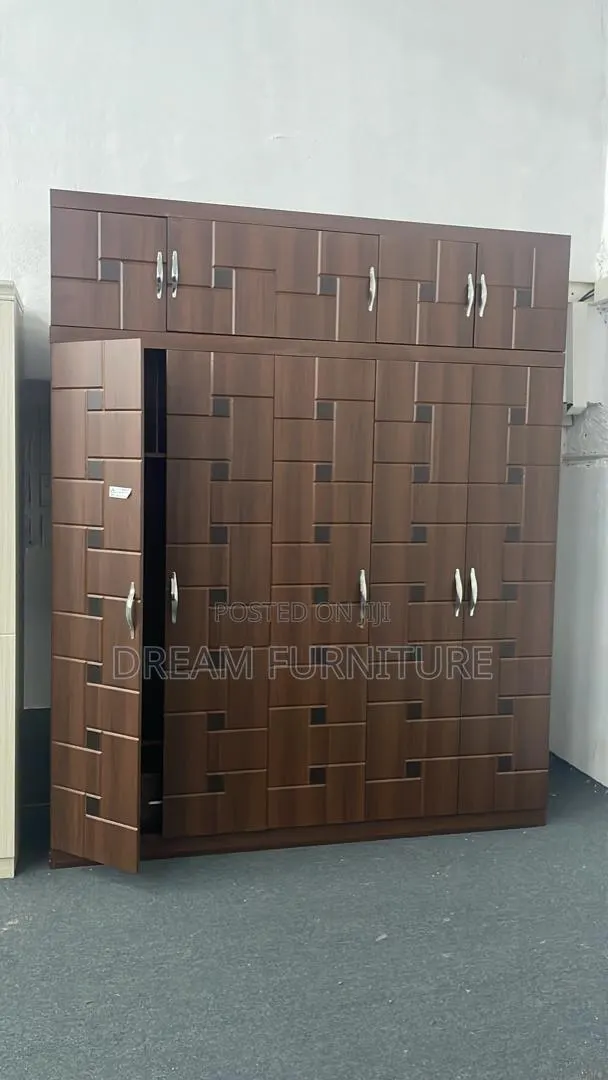 Executive Six Doors Wardrobe · Photo 1