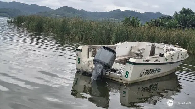 Very Large Speedboat on Sale · Photo 3