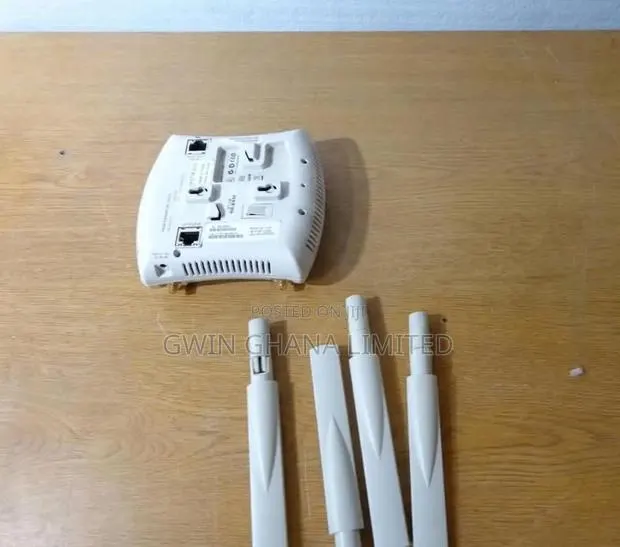 Aruba Ap-104 Wireless Access Point W/ Four Antennas · Photo 1