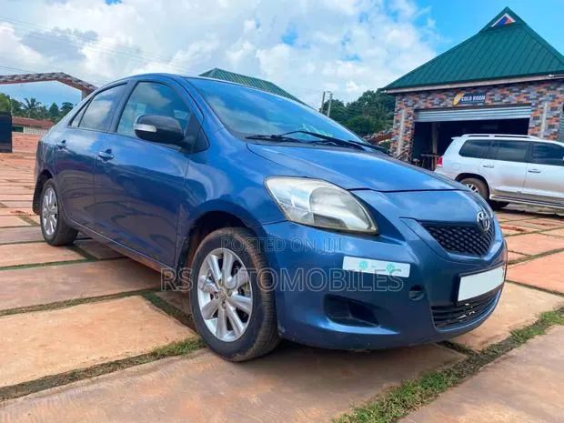 Toyota Belta 2012 Blue · Photo 1