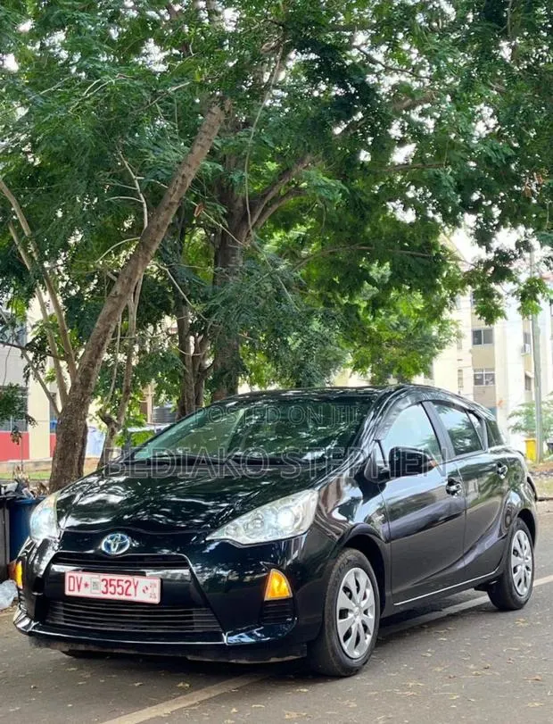 Toyota Aqua 2014 Black · Photo 1