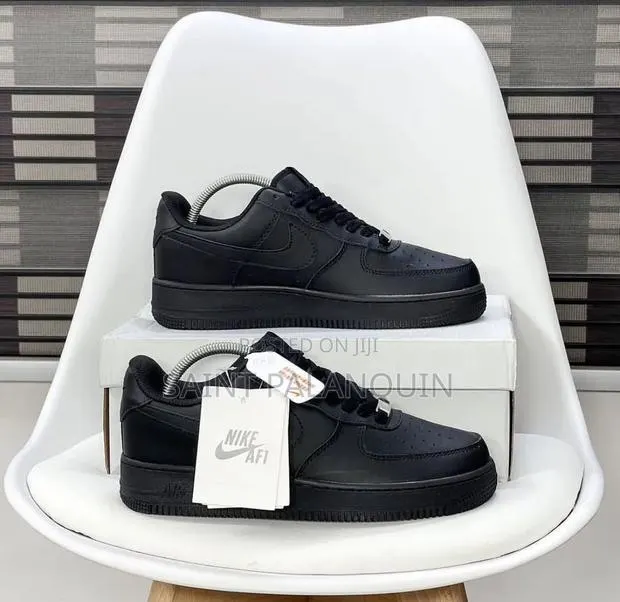 Nike Airforce Triple Black · Photo 1
