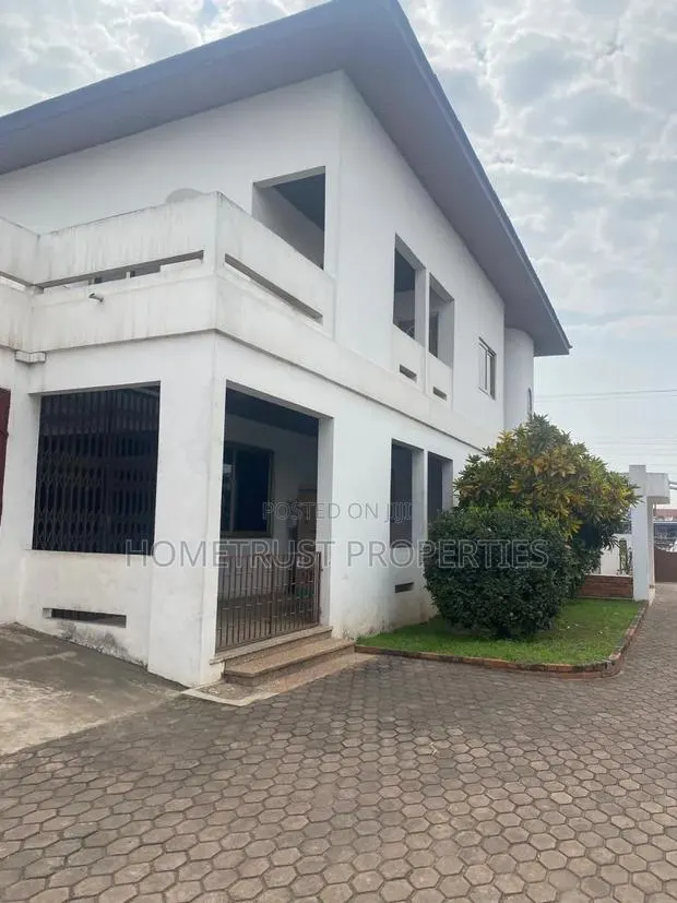 5bdrm House in Achimota Cfc for sale · Photo 1