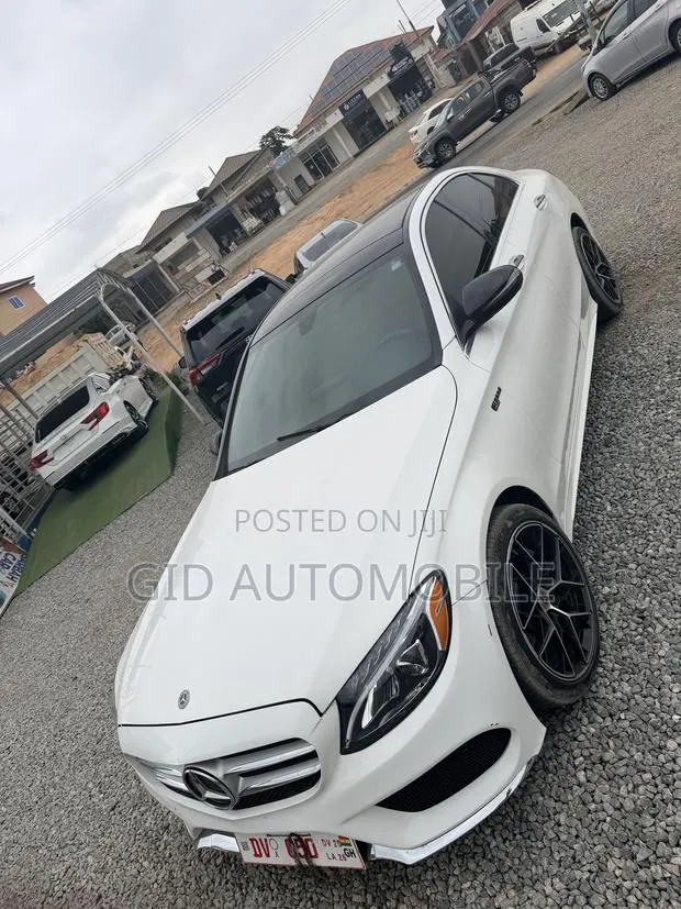 Mercedes-Benz C300 2018 White · Photo 1
