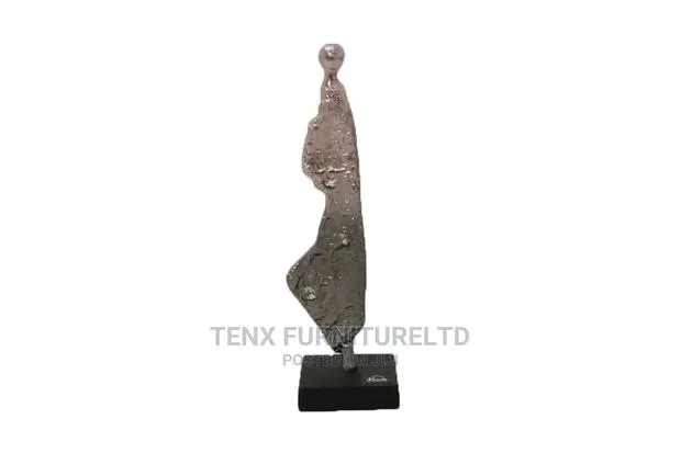 2 Colors Statue Person · Photo 1