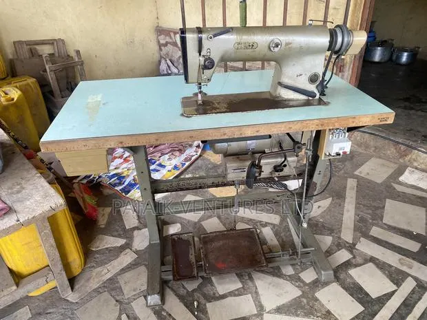Industrial Sewing Machine · Photo 1