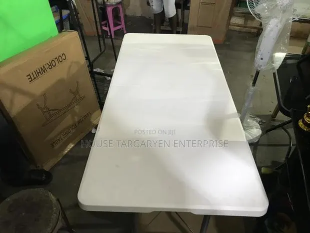 8-seater Straight Table · Photo 1