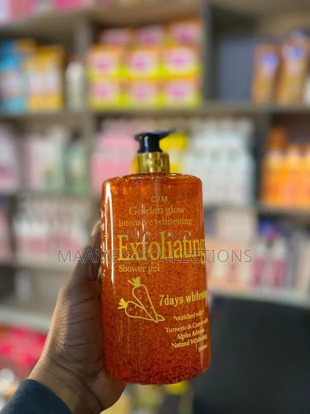 Golden Glow Intensive Whitening Exfoliating Shower Gel · Photo 1