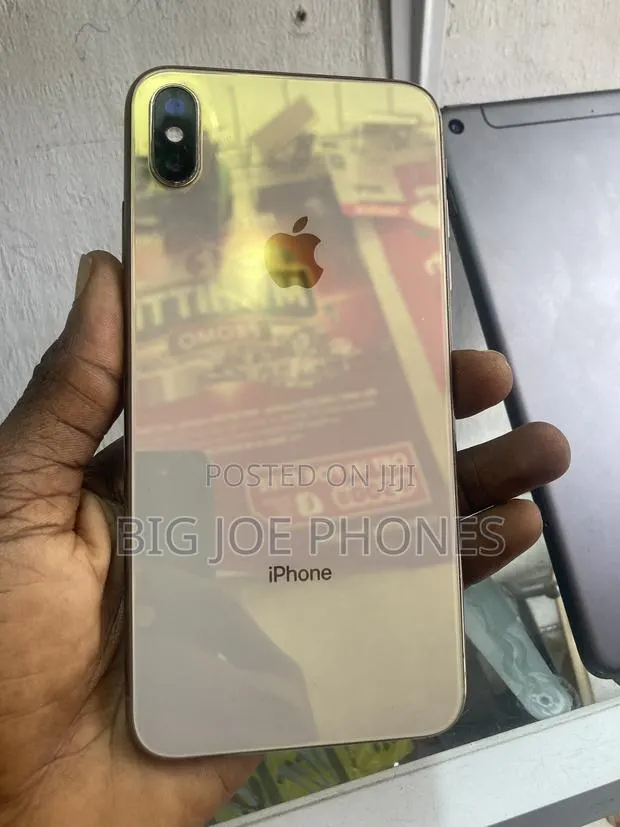 Apple iPhone XS Max 64 GB Yellow · Photo 1