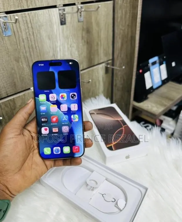Apple iPhone 16 Pro Max 256 GB Gold · Photo 1