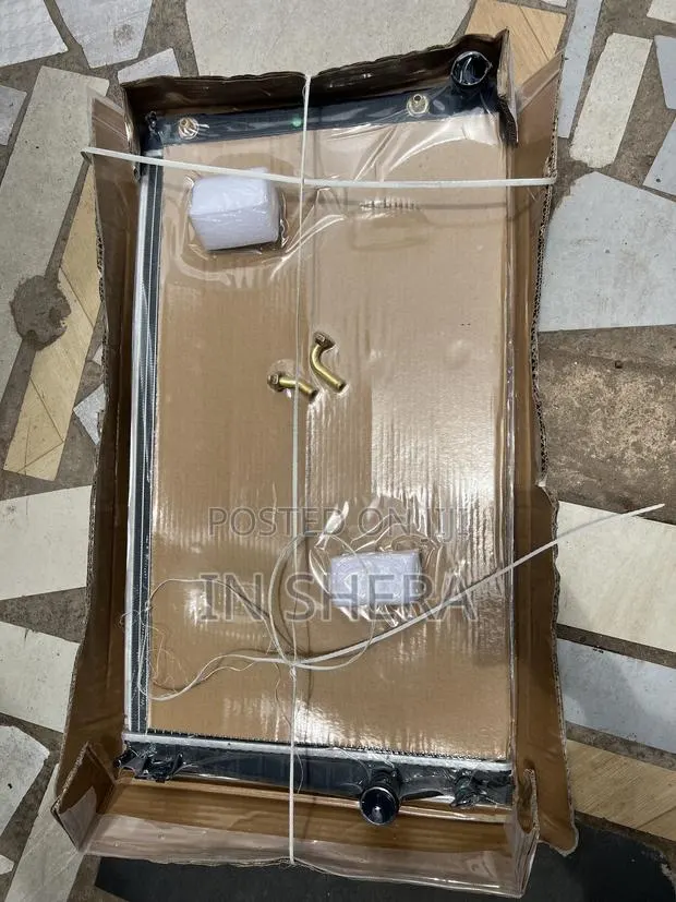 Toyota Ram4 Radiator Water Tank 2011 2012 2013 2014 · Photo 1