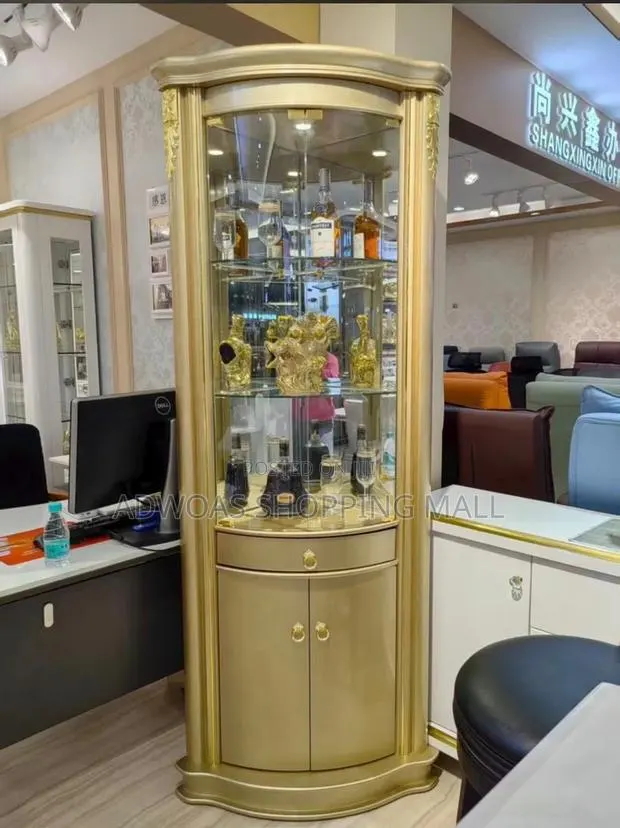 Executive Luxury Corner Bar · Photo 1