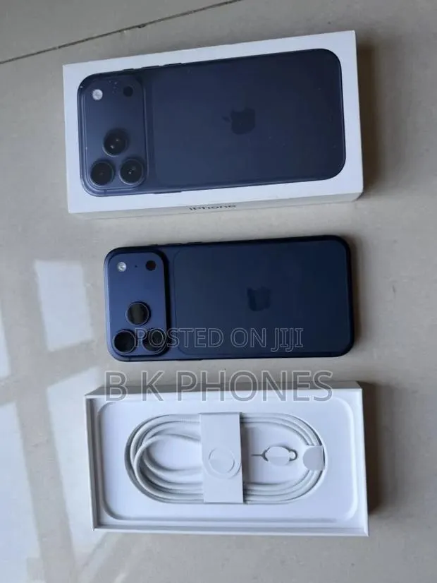 Apple iPhone 17 Pro Max 256 GB Blue · Photo 1