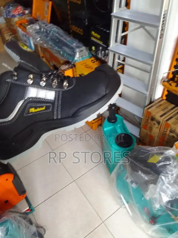 Safeteo Safety Boots 45 · Photo 1