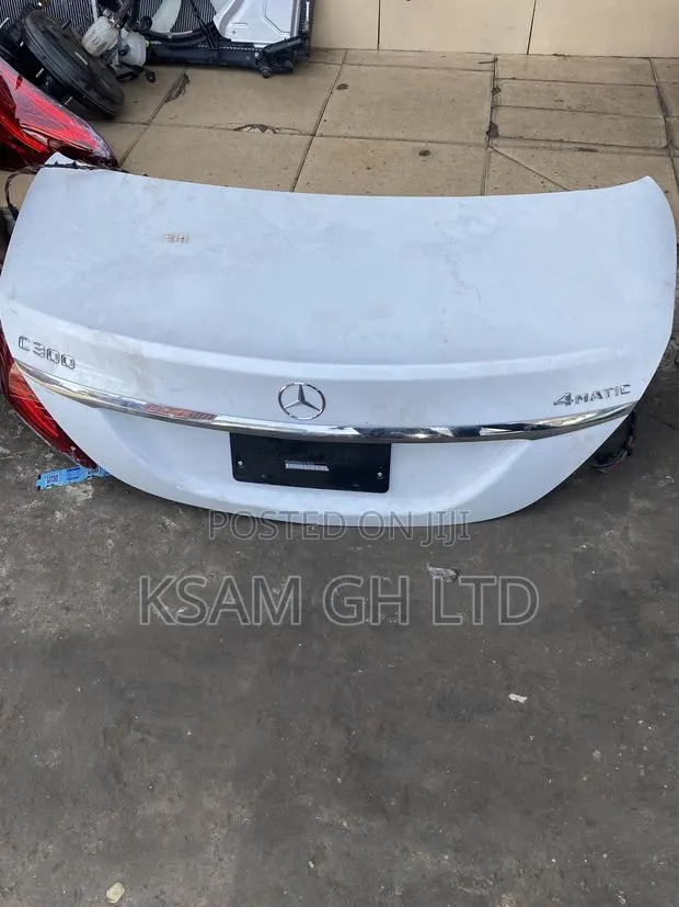Mercedes Benz C300 2015 Boot · Photo 1