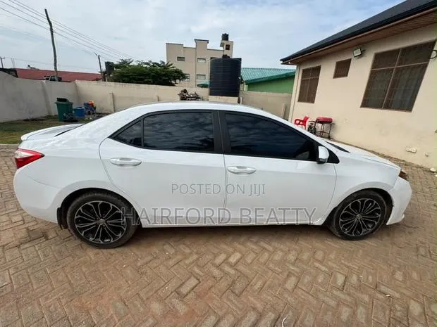 Toyota Corolla L 4dr Sedan (1.8L 4cyl CVT) 2017 White · Photo 1