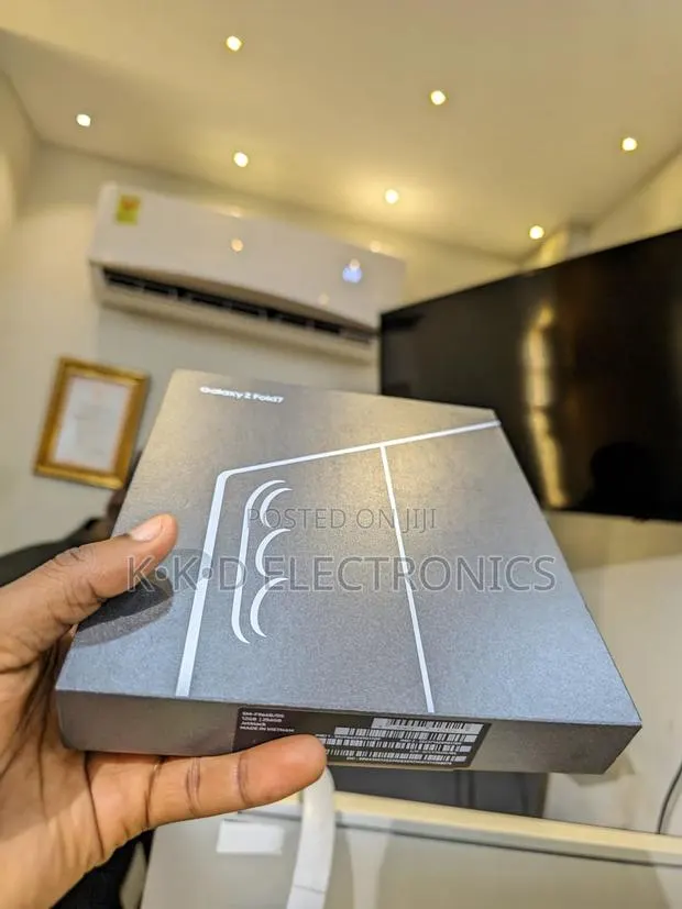 New Samsung Galaxy Z Fold7 256 GB Black · Photo 1