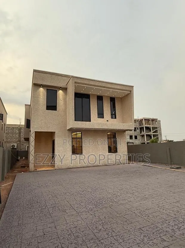 4bdrm Duplex in East Legon Hills for sale