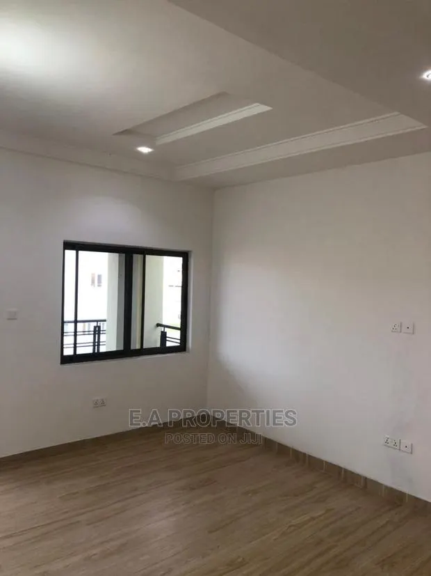 4bdrm House in E a Proprties, Ghana Flag for Sale · Photo 8