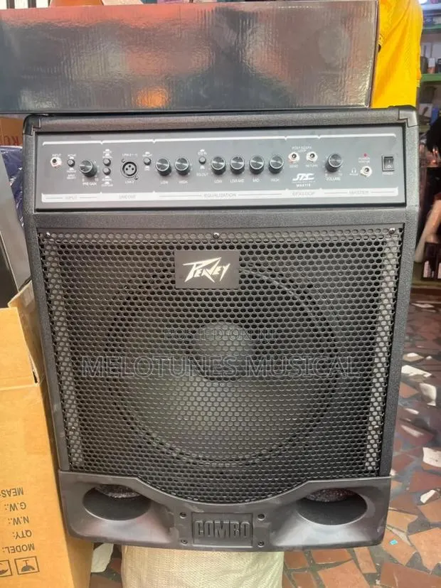 Peavey MAX 150 Bass Combo Amplifier · Photo 1