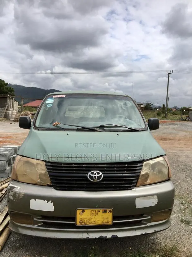 Toyota HiAce 2010 Green · Photo 1