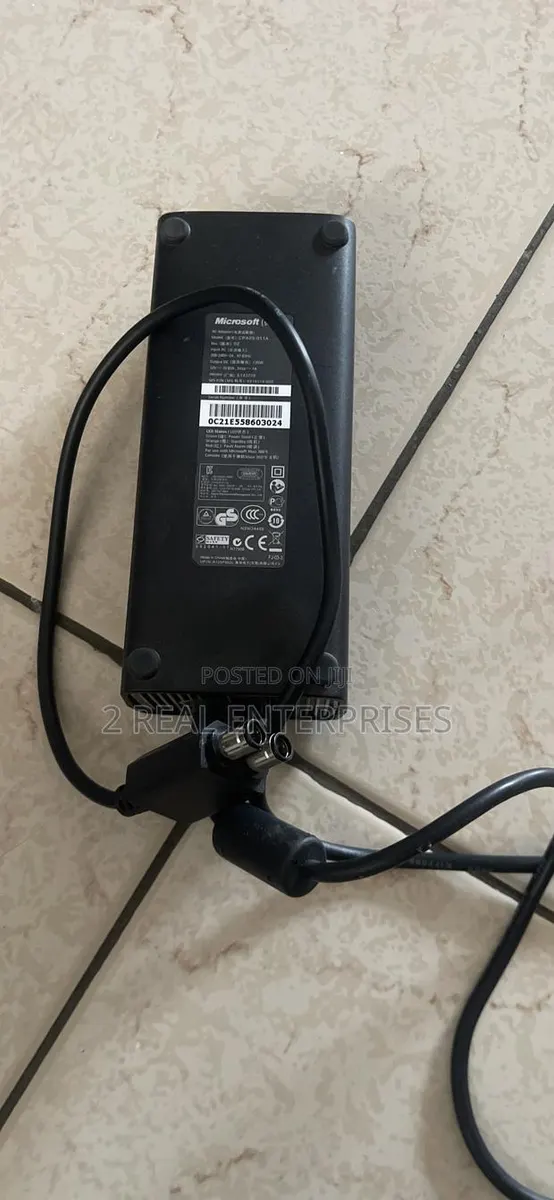 Original Xbox 360 Slim Power Adapter · Photo 1