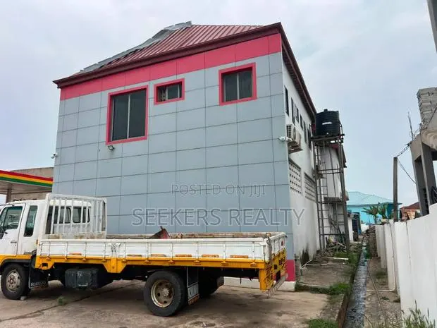 Filling Station for Auction Sale Adjiringanor School Junction. · Photo 3