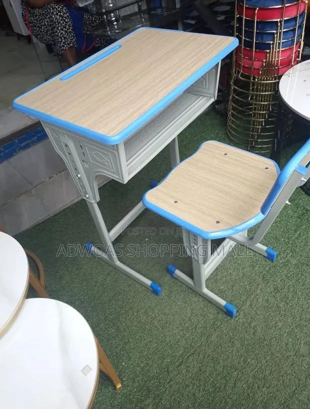 Student Table and Chair · Photo 1