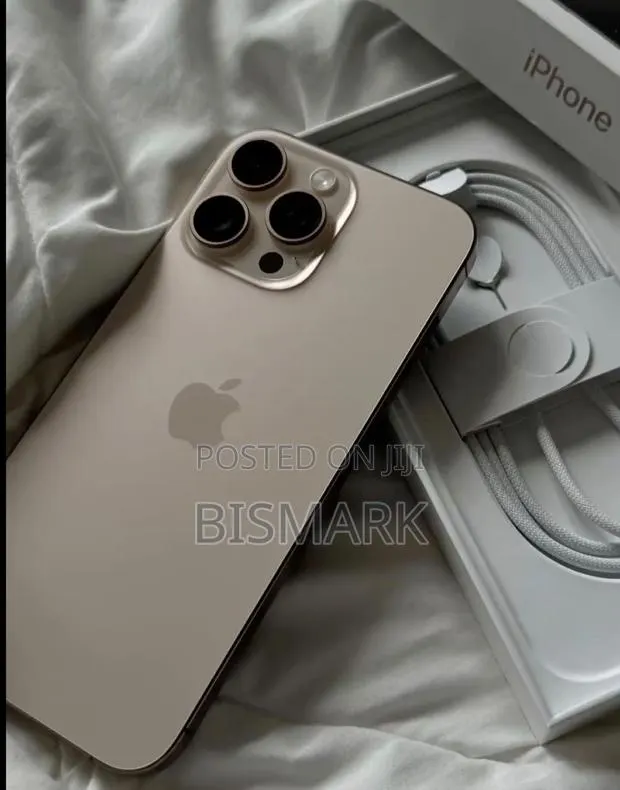 Apple iPhone 16 Pro Max 256 GB Gold · Photo 1
