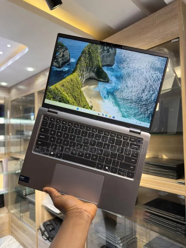 Laptop Dell Latitude 7450 32GB Intel Core Ultra 7 SSD 512GB · Photo 1