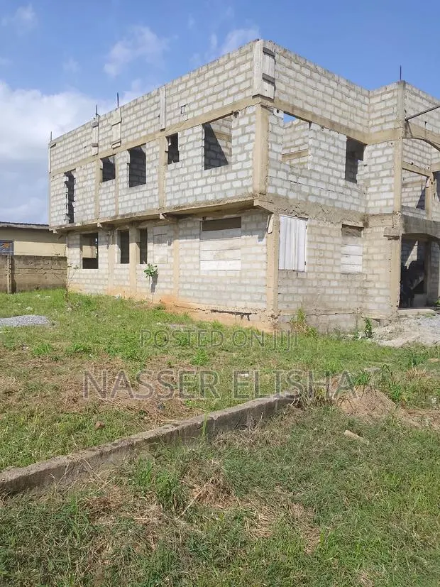 4bdrm Mansion in Sarpeiman Opah, Amasaman for Sale · Photo 3