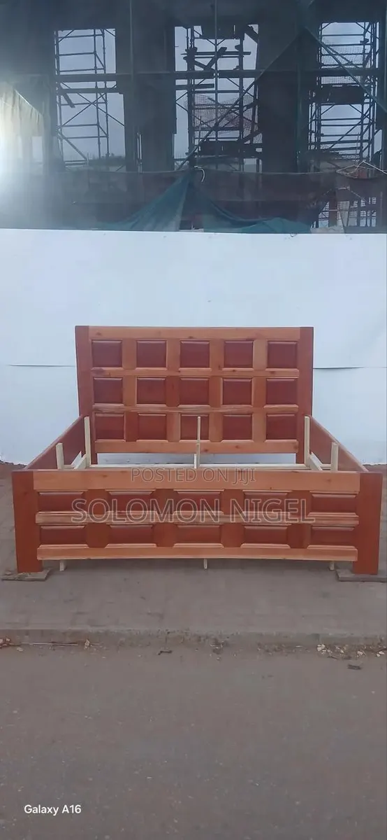 Wooden Queen Size Bed Frame · Photo 1