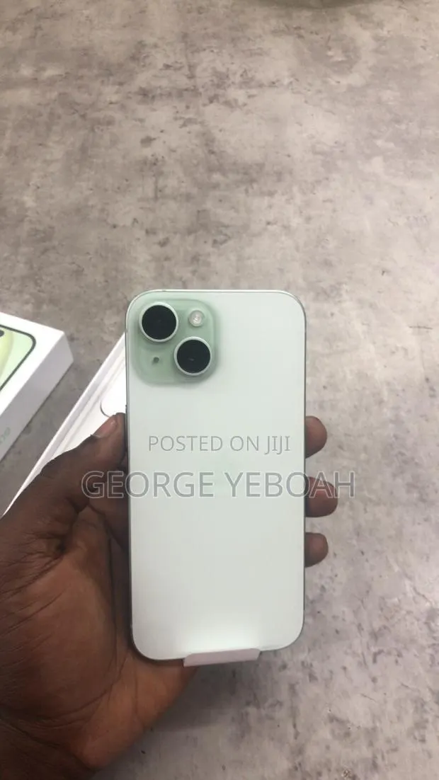 New Apple iPhone 15 128 GB Green · Photo 1