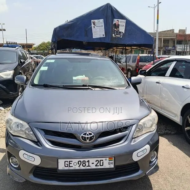 Toyota Corolla 2013 Gray · Photo 1