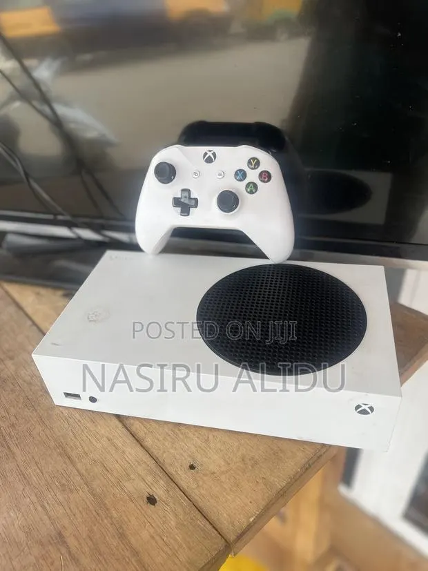 Xbox Series S Loaded With 20 Plus Games 1tb Extended · Photo 1