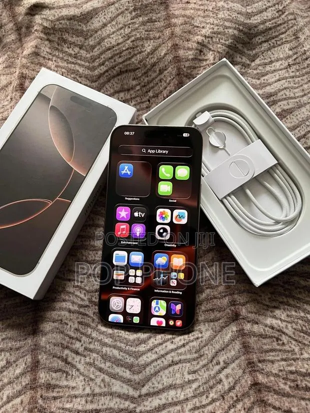 Apple iPhone 16 Pro Max 256 GB Gold · Photo 1