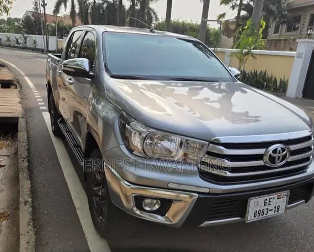 Toyota Hilux 2018 Gray · Photo 1
