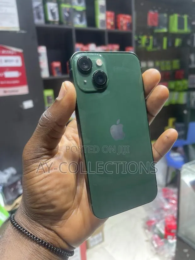 Apple iPhone 13 256 GB Green · Photo 1